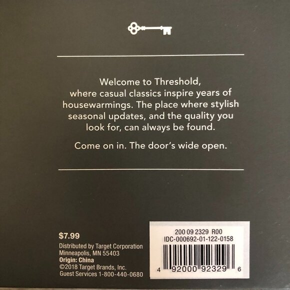 THRESHOLD MR AND MRS CLAUS SALT AND PEPPER SHAKER SET EARTHENWARE NEW IN BOX - Picture 4 of 4